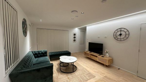 Stylish New Modern 3-BR Home in Auckland - Perfect for Your Next Getaway!